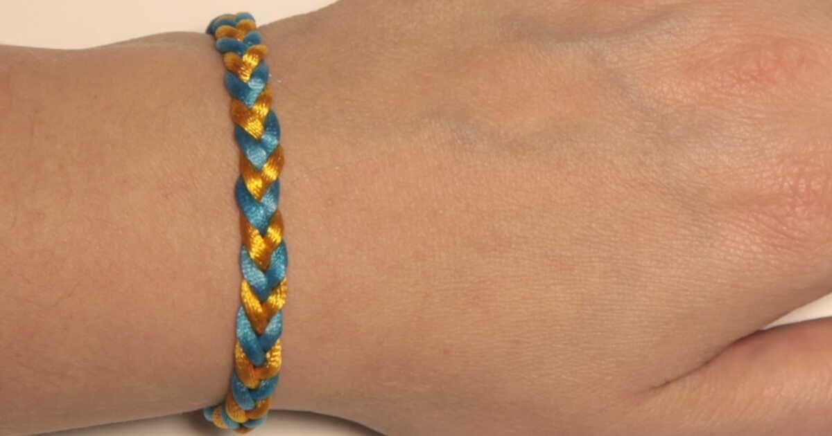 Weavy Loops : un bracelet tressé à 4 fils