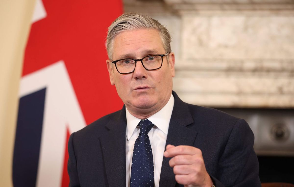 Le Royaume-Uni secoué par la démission de deux secrétaires d'État : une crise pour Starmer