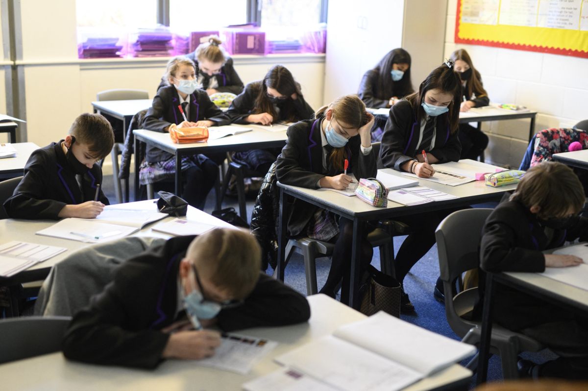 L'uniforme scolaire : un pas vers l'égalité sociale ou une illusion ?