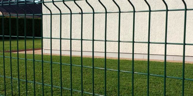 Comment installer un grillage rigide autour de sa maison ?