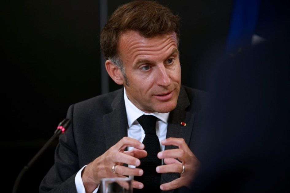 Macron relance l'idée de la consigne sur les bouteilles en plastique, un projet controversé face aux collectivités