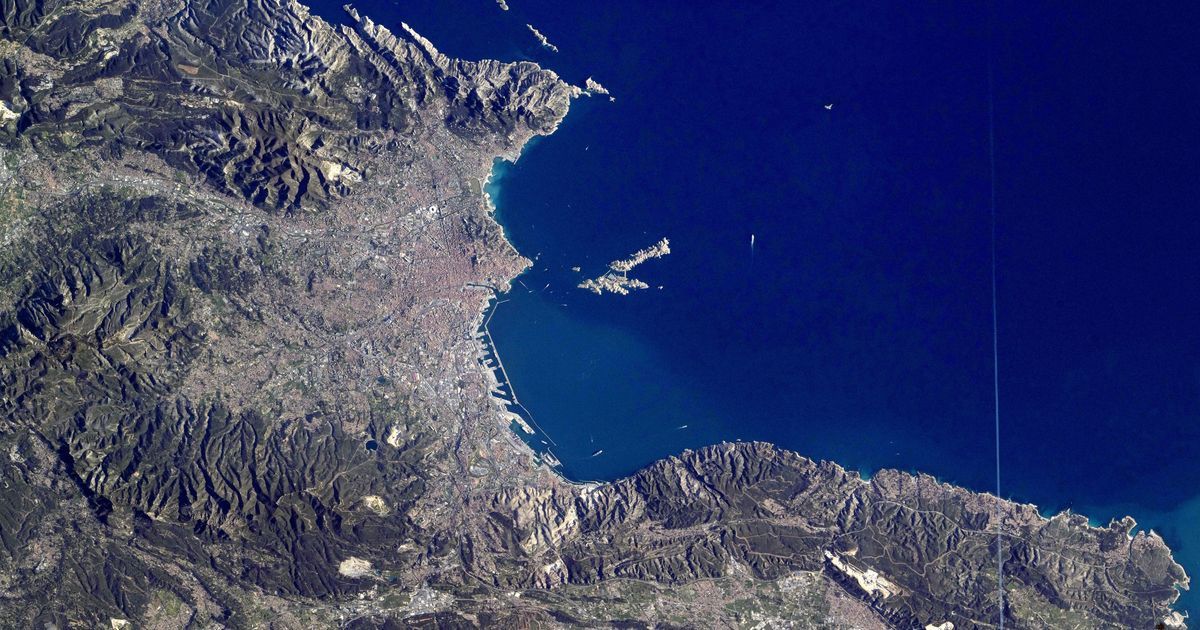 Marseille sous un nouveau jour : les photos captivantes de l'espace par Sophie Adenot