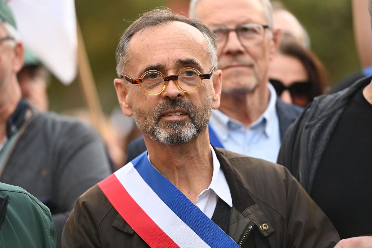 Ménard refuse de céder : clash avec le ministre sur les mariages des clandestins