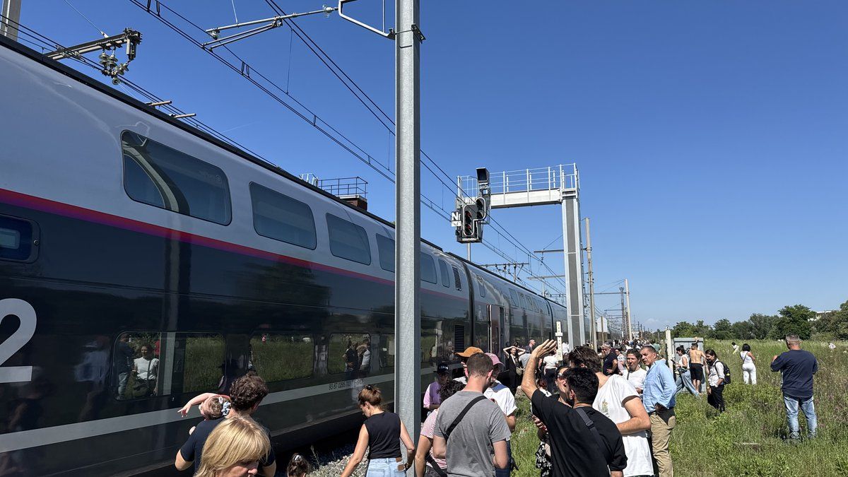 Des passagers en colère fuient un train bloqué près de Nîmes