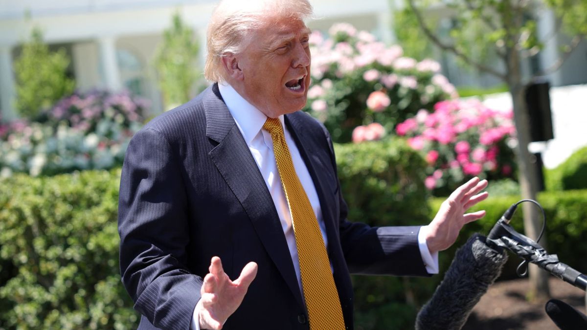 Trump défend son fonds controversé face à une marée de critiques