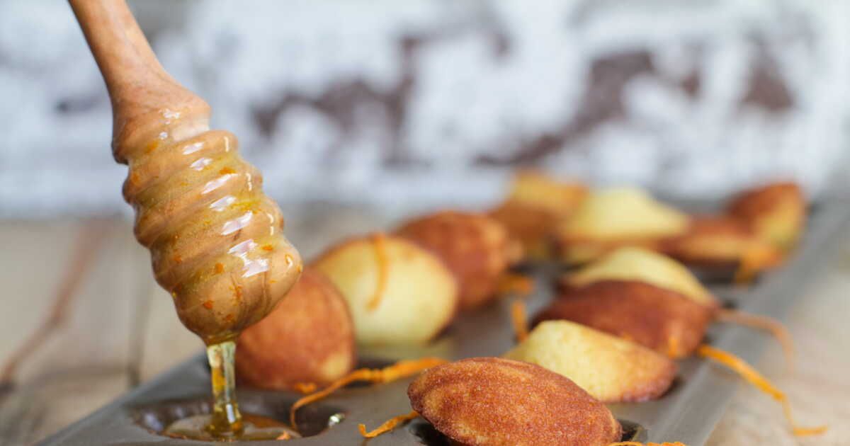Découvrez la recette des madeleines au miel de Julie Andrieu pour un goûter exquis