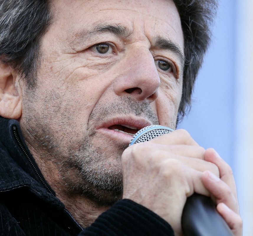 Le concert de Patrick Bruel reporté par un festival suisse : justice en attente