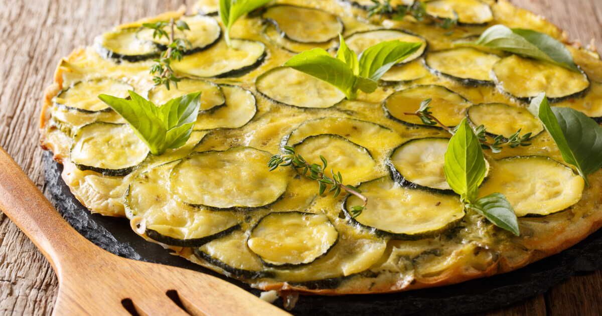 Découvrez la scarpaccia aux courgettes, la recette estivale qui va séduire vos papilles