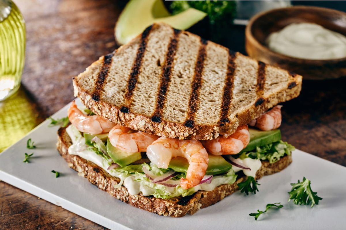 Des sandwichs crevettes-avocat à la Cyril Lignac pour un buffet festif