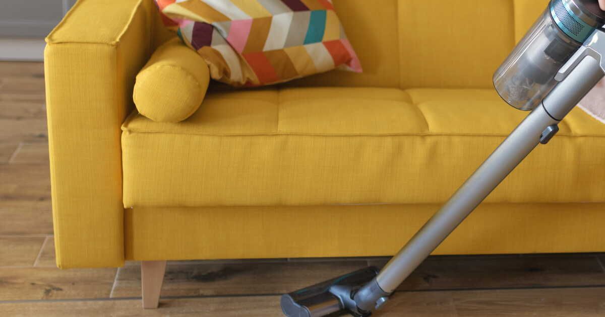 l'astuce maline pour récupérer facilement de petits objets avec votre aspirateur