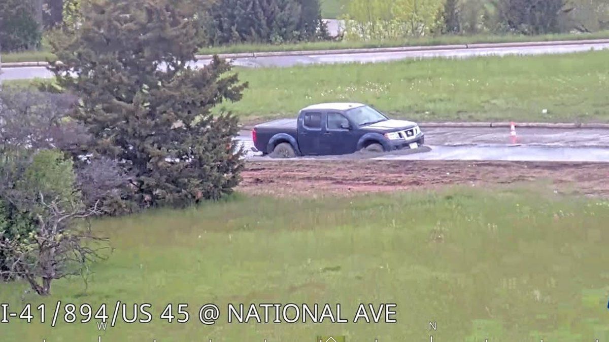 Un automobiliste coincé dans du béton : l'incident insolite d'un chantier à Milwaukee