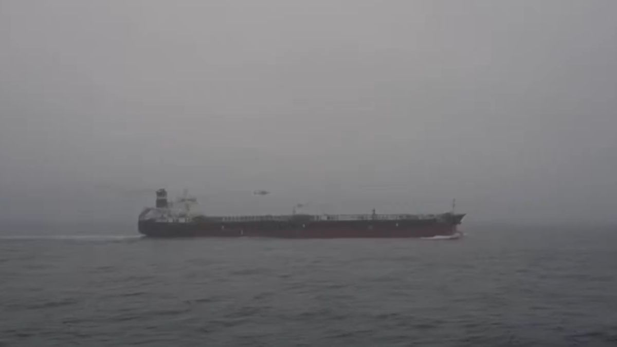 un pétrolier russe arraisonné : incident en haute mer et tensions diplomatiques