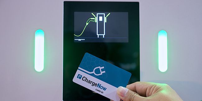 Comment choisir entre une borne de recharge avec ou sans puce RFID ?