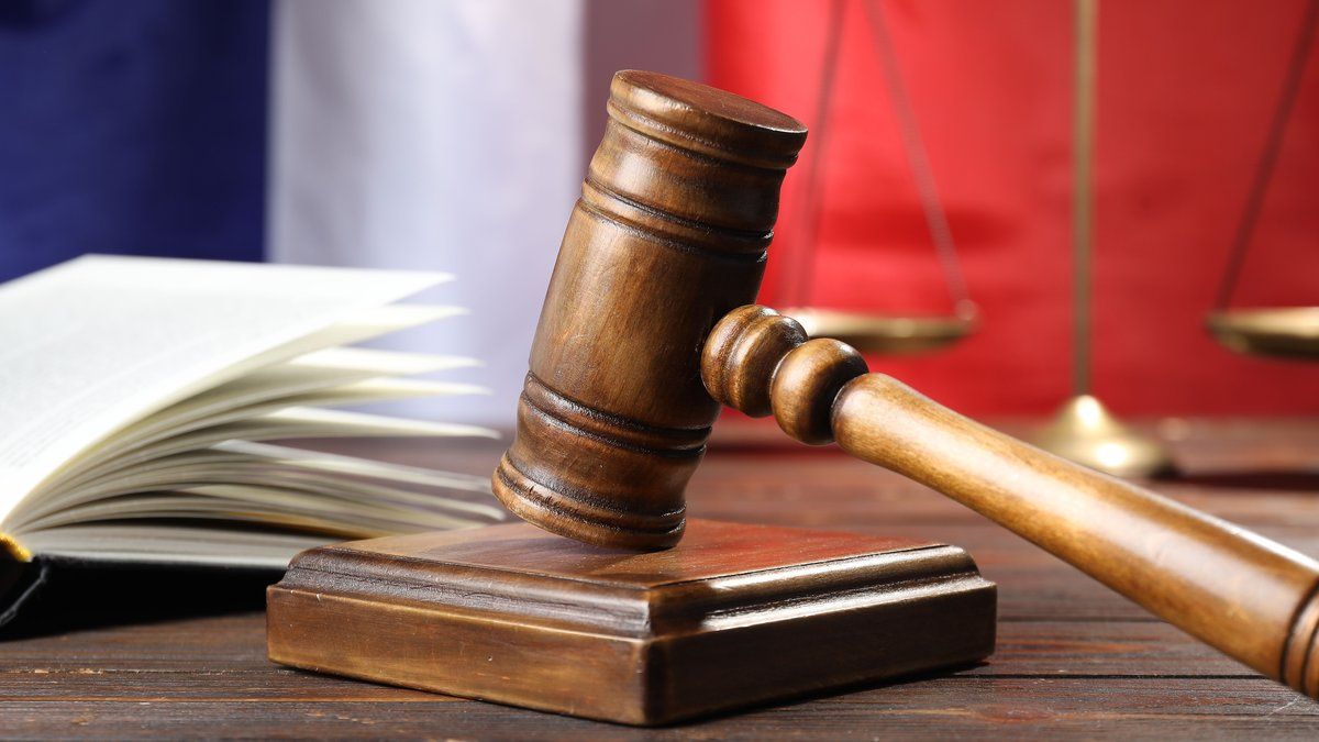 La colère d'une femme transforme une rupture en drame familial : l'incroyable décision du tribunal