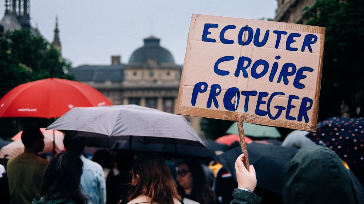 Protection des enfants : le gouvernement face à la colère après la mort de Lyhanna