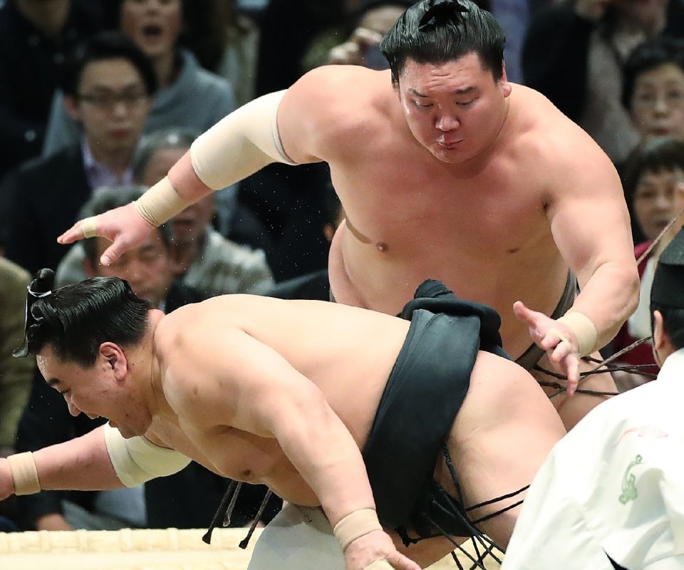 Dans les coulisses du tournoi de sumo à Paris : un défi logistique hors du commun
