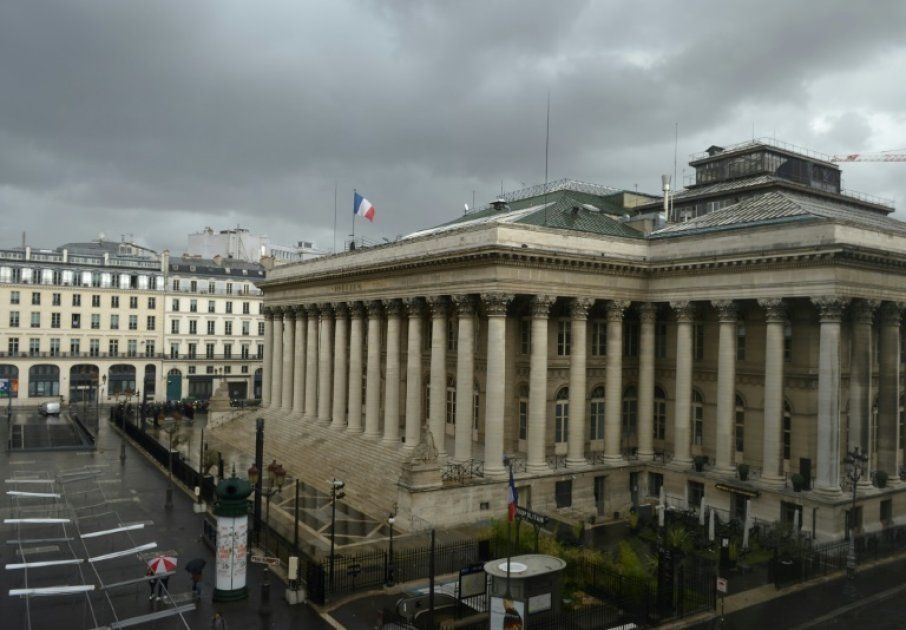 Paris au beau fixe : entre tension géopolitique et attentes inflationnistes