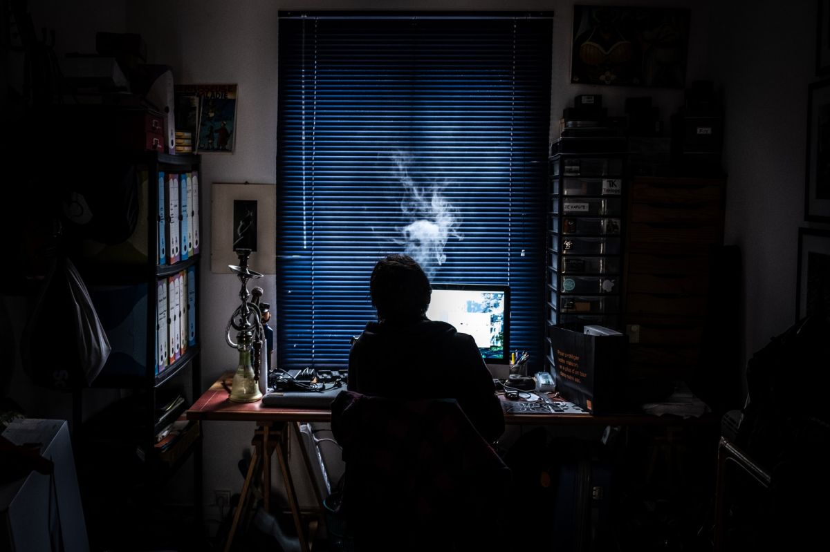 Clôture du site CFake : un informaticien arrêté après des milliers de deepfakes sexuels