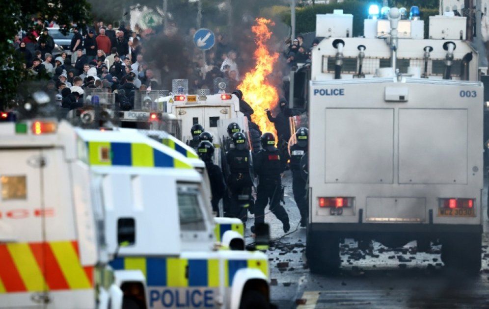 Des tensions à Belfast : un nouvel épisode de violences anti-immigrés
