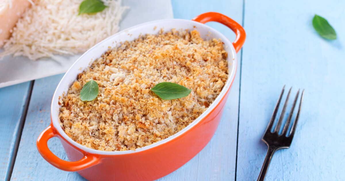 Crumble salé au poireau et saumon : une recette délicieuse pour réchauffer vos papilles