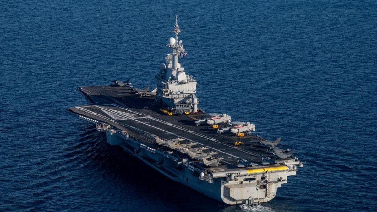 Le Charles-de-Gaulle reste en Méditerranée : la position stratégique de la France