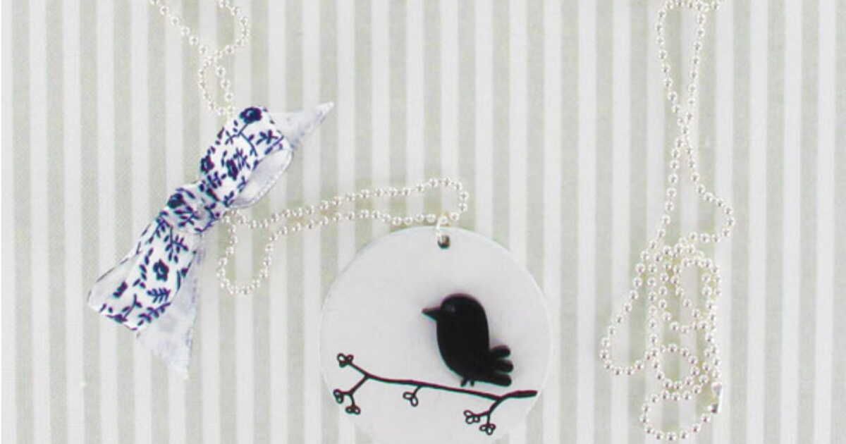Un sautoir enchanteur aux motifs d’oiseaux