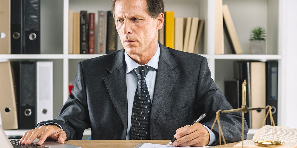 Découverte du rôle de l'huissier : comment et quand faire appel à cette profession en évolution ?