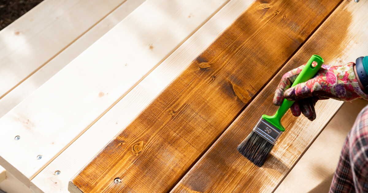 Comment bien entretenir et lasurer vos bois extérieurs