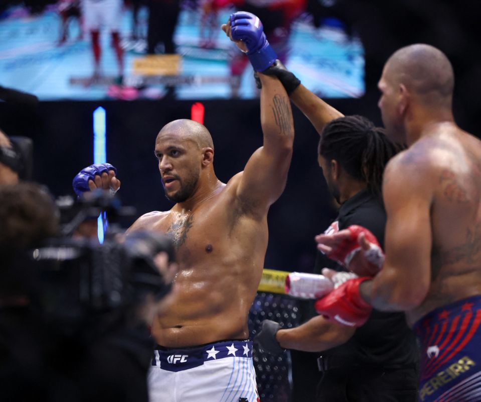 Ciryl Gane surclasse Alex Pereira et décroche la ceinture intérimaire UFC aux États-Unis