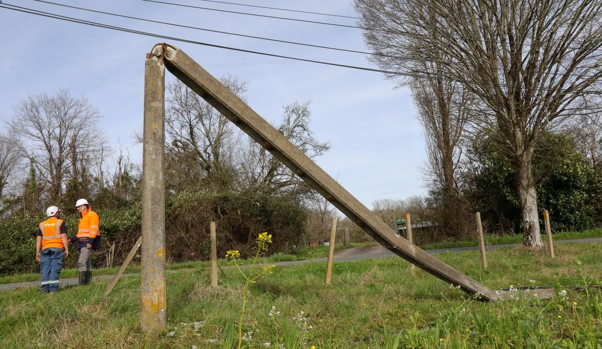 Accident à Vérac : un véhicule heurte un poteau, 70 foyers plongés dans le noir