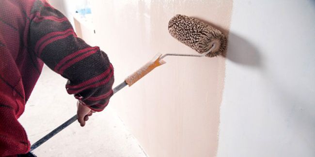 Transformez votre espace : guide pratique pour peindre un mur en plâtre
