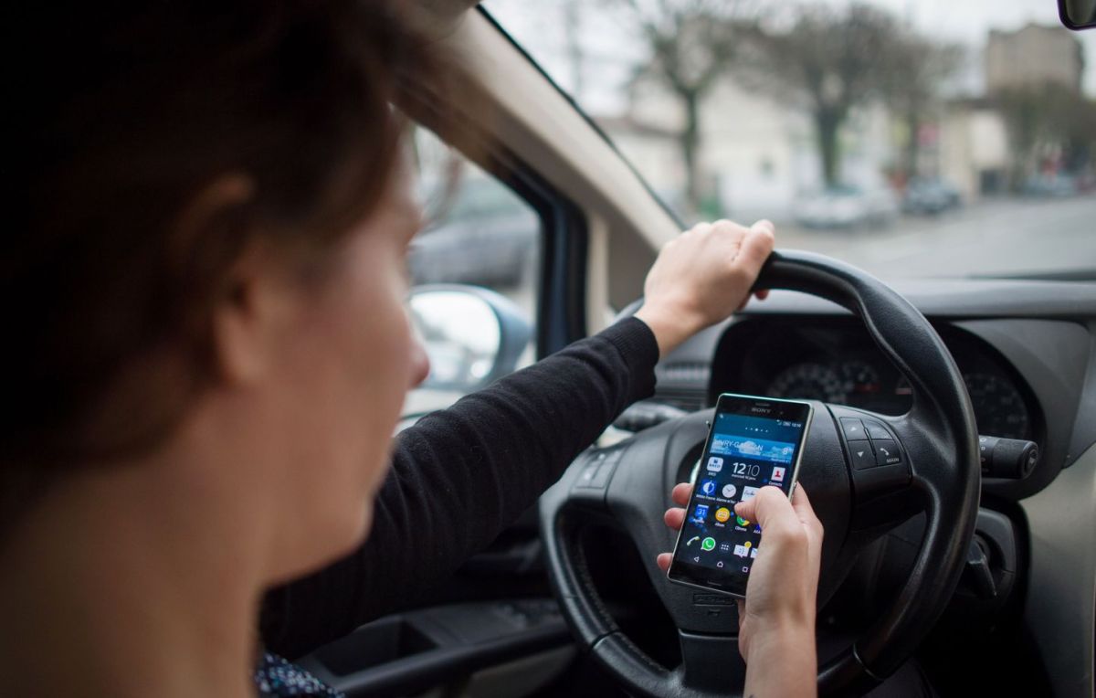 L'ère du téléphone au volant : plus de 500 permis suspendus en France