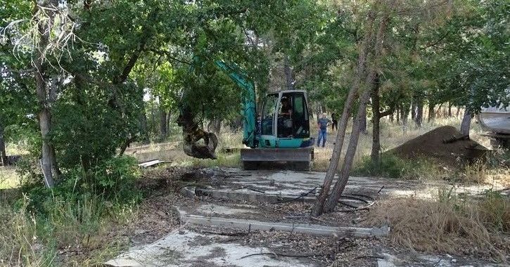 Destruction d'un centre équestre à Grambois : entre légalité et protection de l'environnement
