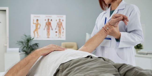 Choisir la bonne mutuelle pour médecines douces seniors : nos conseils