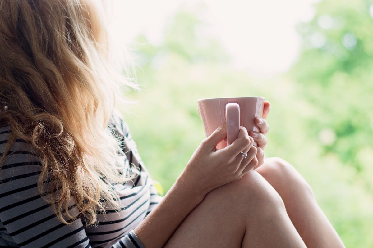 Une tisane detox maison au gingembre, cannelle et citron