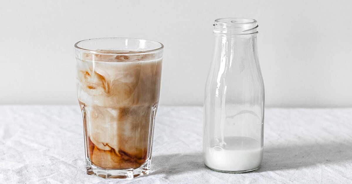 Index glycémique : lait d'avoine ou lait d'amande, quel est le meilleur choix ?