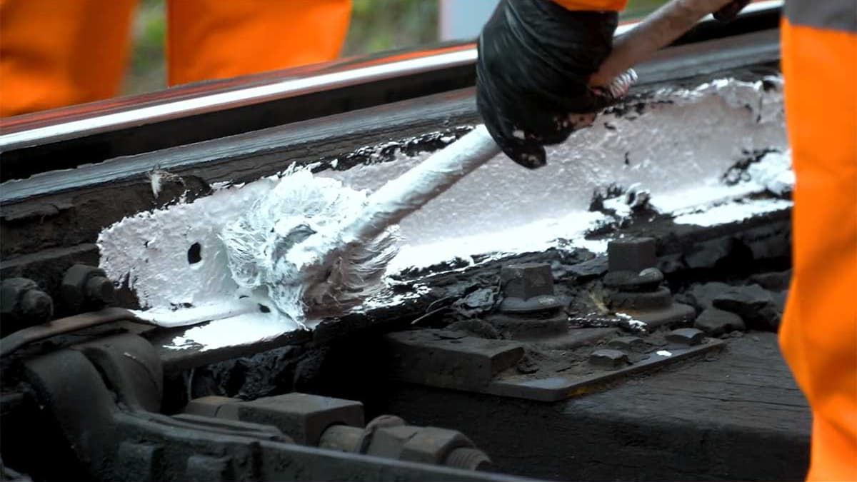 comment la sncf s'adapte à la canicule : entre mesures d'urgence et défis technologiques
