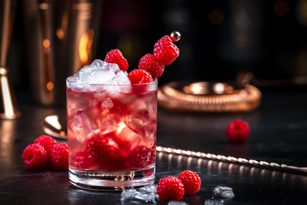 Un cocktail amoureux pour la Saint-Valentin : découvrez le French Kiss aux framboises