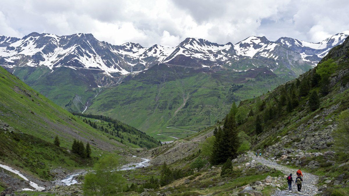 Tragédie en montagne : une randonneuse perd la vie dans les Pyrénées