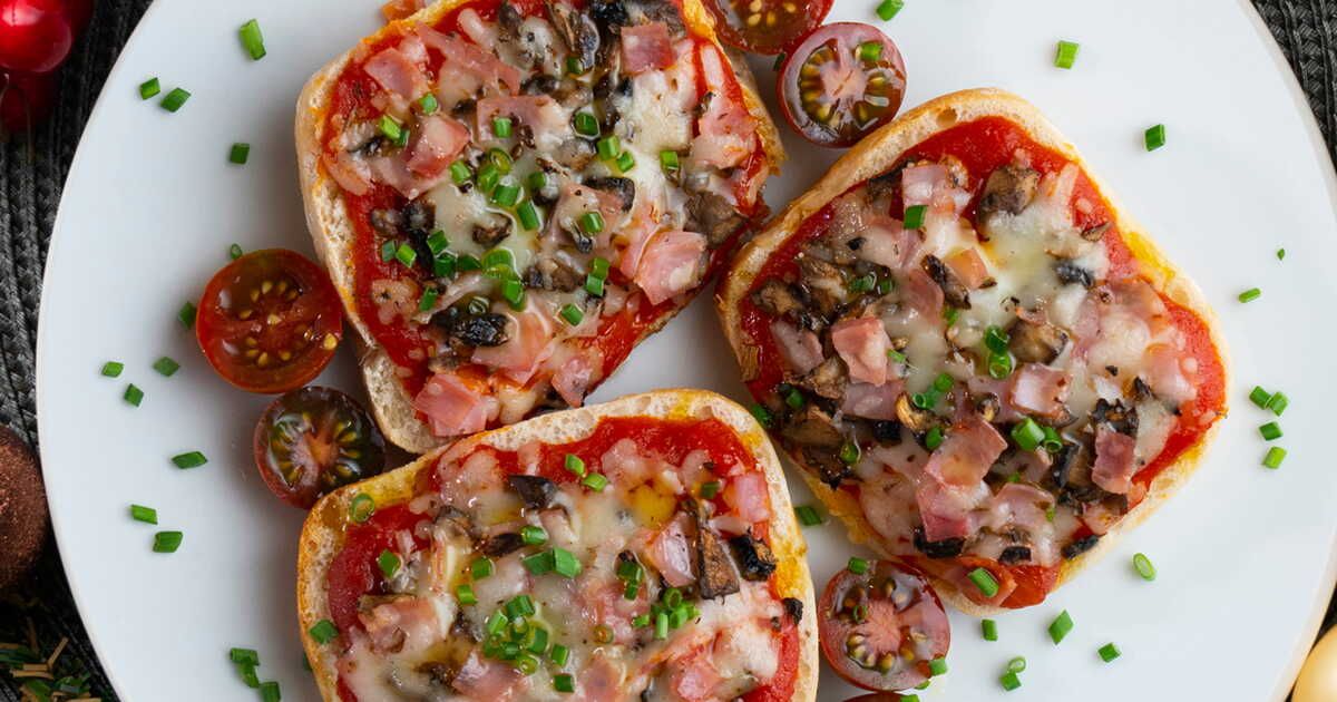 Savourez le croque-monsieur façon pizza : une recette rapide qui met l'eau à la bouche