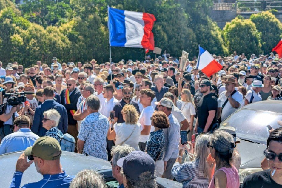 Marche blanche à Narbonne : un hommage puissant et un appel à la justice