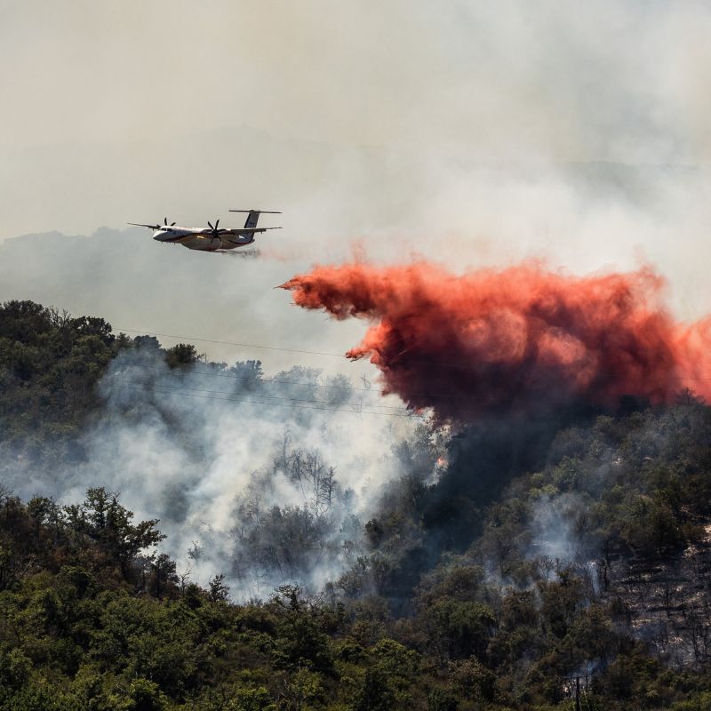 Incendies dévastateurs dans le sud de la France : un combat acharné