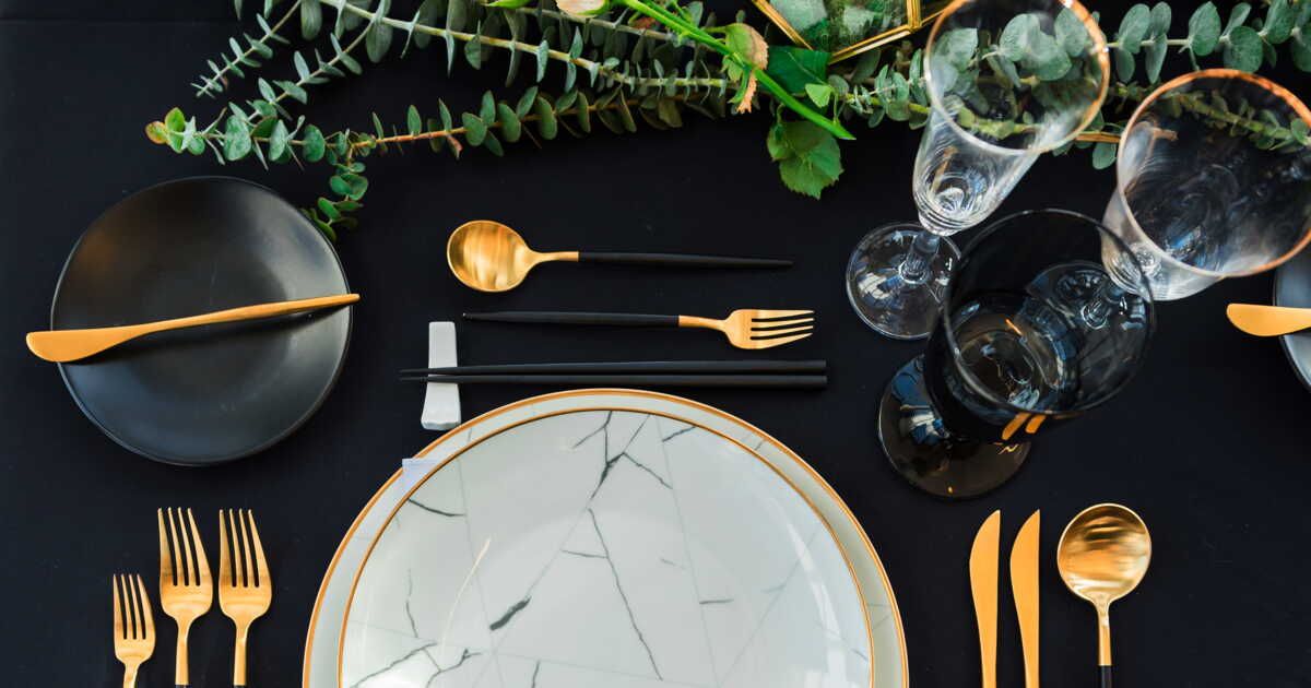 L'art de bien dresser sa table : le guide essentiel des couverts