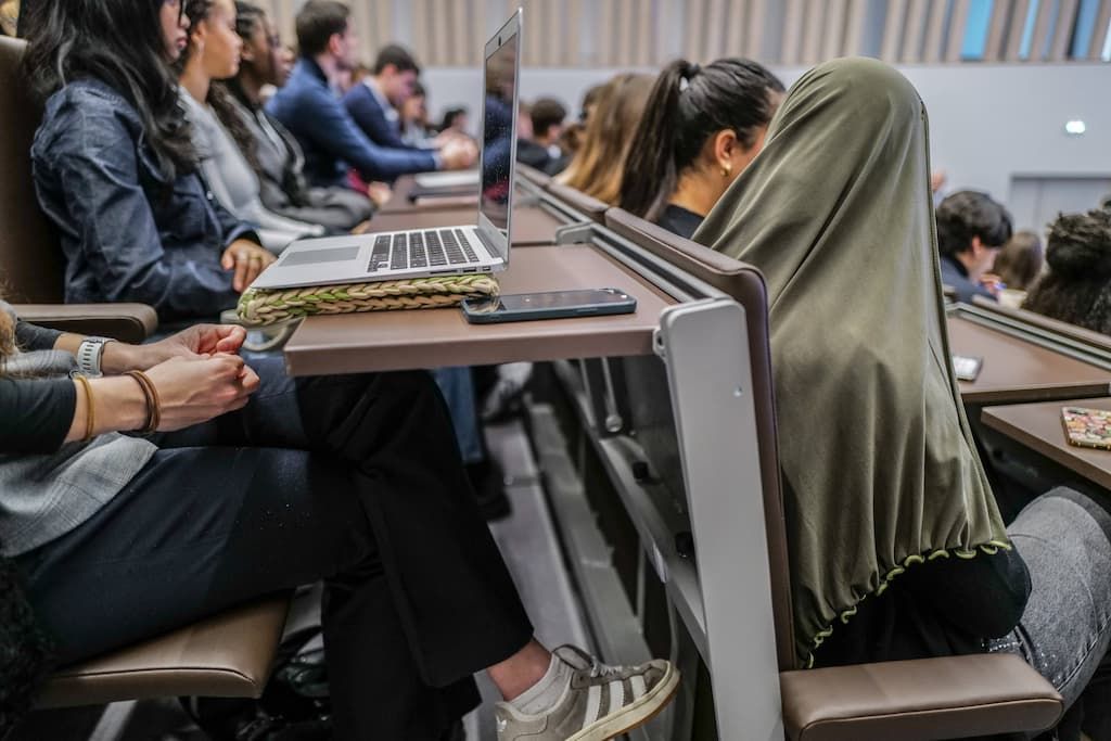 Le prosélytisme religieux au travail : l'islam en tête des observations