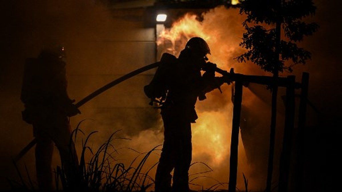 la France en alerte : canicule et foyers d'incendie mettent le pays sous pression