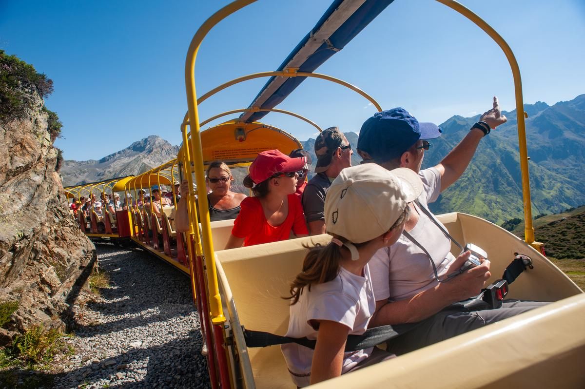 Huit expériences à vivre cet été en Béarn : du train d'Artouste aux animaux du zoo d'Asson
