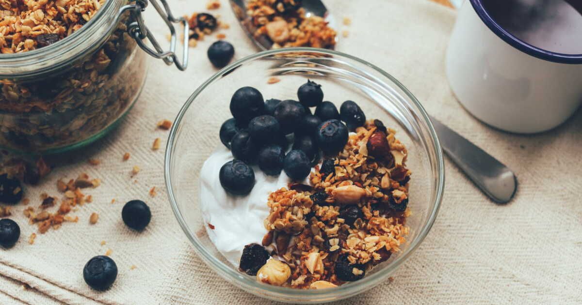 Découvrez le granola express sans cuisson : une recette rapide et saine