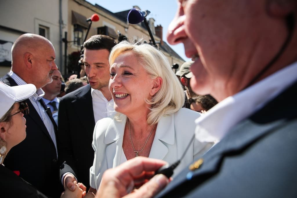 Marine Le Pen s'impose pour 2027, Mélenchon reprend du terrain