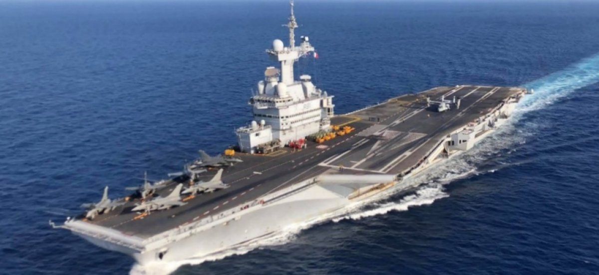 Le retour triomphal du Charles-de-Gaulle à Toulon après plus de 160 jours en mer