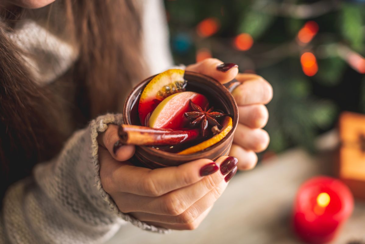 Réchauffez votre cœur : le vin chaud et ses bienfaits inattendus sur le cholestérol
